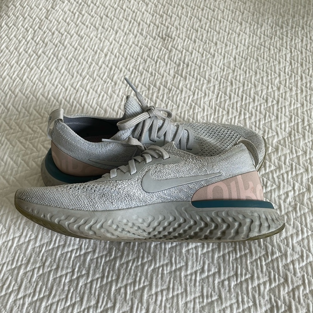 Nike Epic React tennis shoes in size 6.5 in light grey.